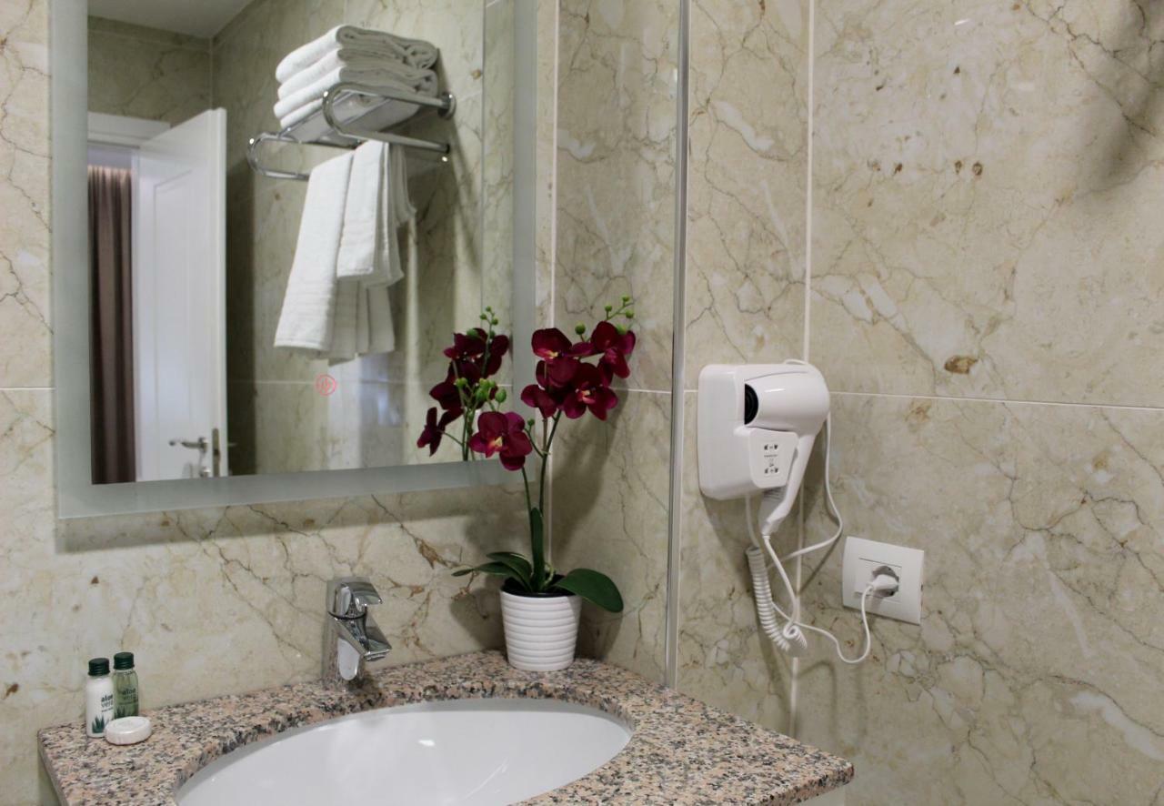 Ramel Hotel Тирана Екстер'єр фото